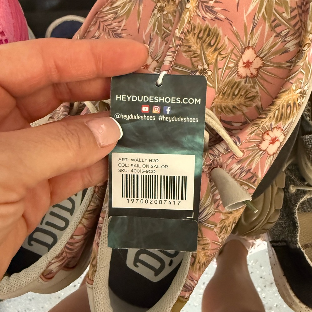 Rare Hey Dude Unisex Hawaiian patterned Pink and Tan Floral slip on shoes - Picture 4 of 5